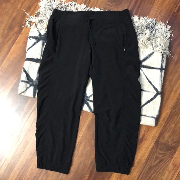 Athleta Pants - Sale was $25 Athleta black Causal capri